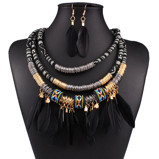 Conjunto de Collar y Aretes con Borlas de Pluma - Image 2