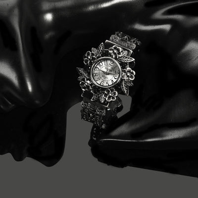 Reloj de Cuarzo con Flores en Relieve - Image 3