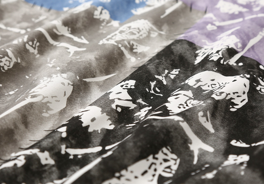 Sudadera con Capucha Hombre Contraste de Costuras y Graffiti - Image 12