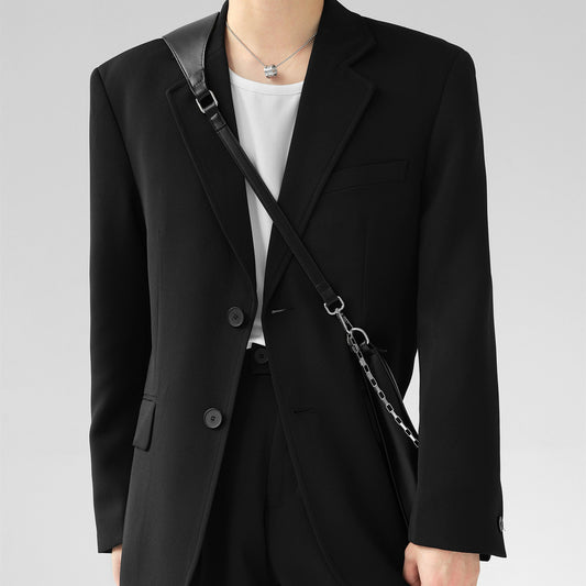 Traje Minimalista de Corte Holgado con Caída Fluida