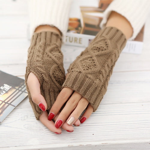 Guantes sin dedos con patrón de diamantes - Image 16