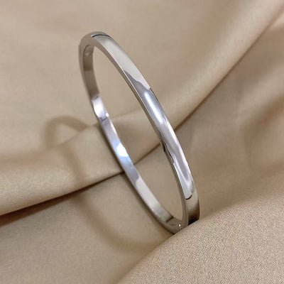 Pulsera Oval Curva Brillante en Acabado Sólido - Image 12