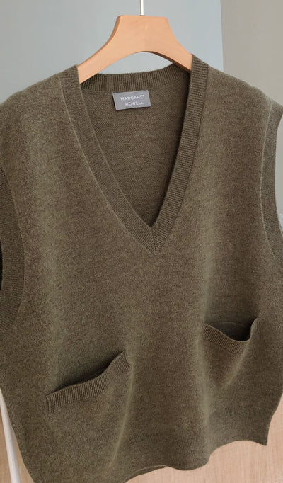 Chaleco de punto V-neck en lana y cachemira con bolsillos - Image 19