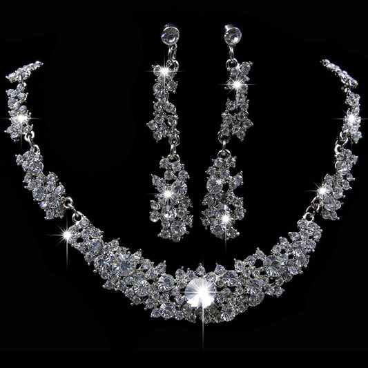 Conjunto de Aretes y Collar Gota de Agua con Diamantes Completos