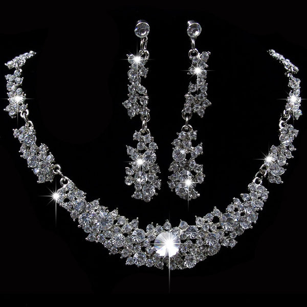 Conjunto de Aretes y Collar Gota de Agua con Diamantes Completos