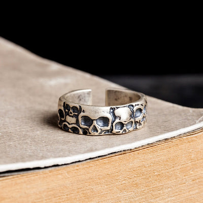 Anillo de Calavera en Plata de Ley Estilo Clásico - Image 7