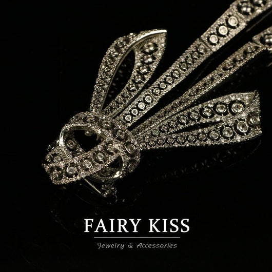 Broche de Cobre con Diamantes Incrustados - Diseño Industrial Elegante - Image 4