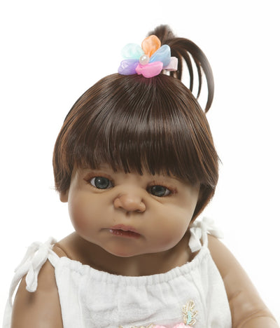 Muñeca de Silicona Realista Piel Oscura para Niños - Image 2