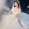 Vestido de Novia Asimétrico con Detalles Estelares y Cola Fluida