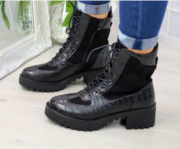 Botas Martin Bajas con Cordones Frontales