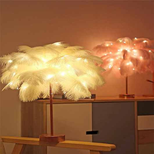 Lámpara de Escritorio Nórdica con Plumas - Luz Decorativa Moderna para Dormitorio