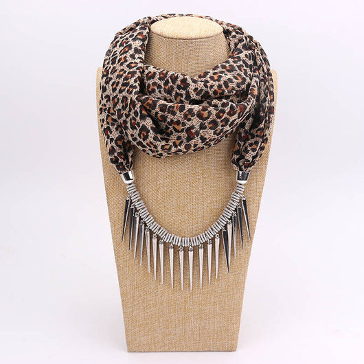 Collar Pañuelo de Chifón con Dije de Aleación Estampado - Image 20