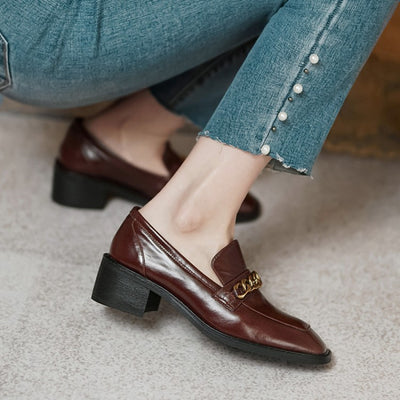 Zapatos Marrones con Tacón Robusto y Punta Cuadrada con Cadena - Image 10