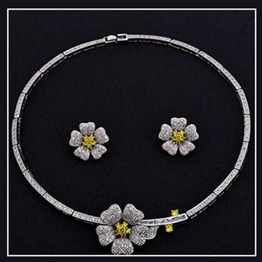 Conjunto de Collar y Aretes Camelia con Circonita - Image 7