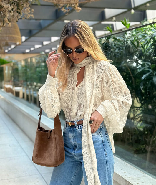 Blusa Elegante de Encaje Francés con Mangas Largas Transparentes - Image 14