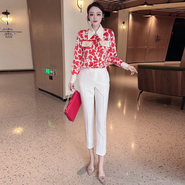 Conjunto de Dos Piezas: Blusa Cropped con Estampado de Corazones y Pantalón - Image 6