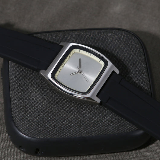 Reloj de Pulsera Minimalista Cuadrado sin Logo - Diseño Versátil - Image 4