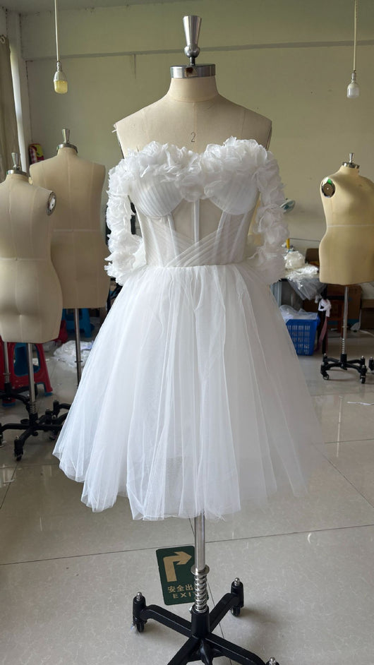 Vestido de Novia Mini con Encaje y Hombros Descubiertos - Image 5