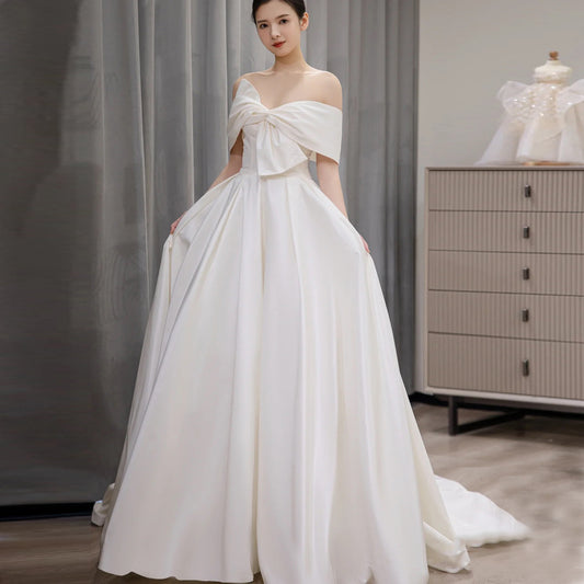 Vestido de Novia Satinado Elegante y Minimalista