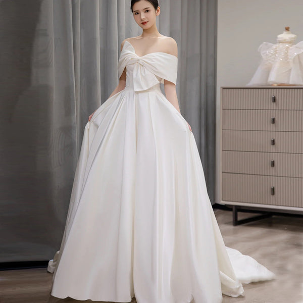 Vestido de Novia Satinado Elegante y Minimalista