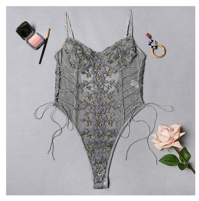 Jumpsuit de Encaje Bordado Elegante para uso en Ecuador - Image 10