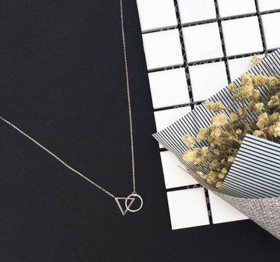 Collar con Colgante Geométrico en Plata 925 Esterlina - Image 9