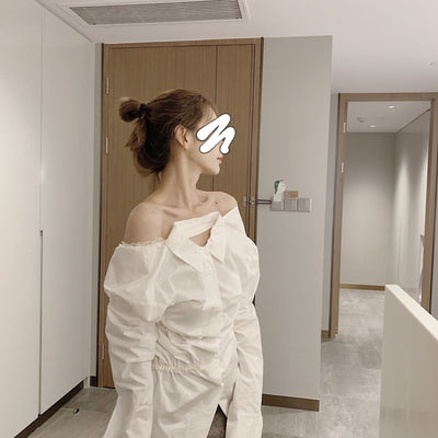Blusa Blanca con Pliegues y Detalles de Encaje - Image 7