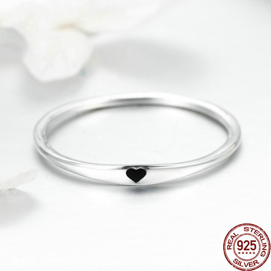 Anillo Minimalista de Plata 925 con Corazón Grabado