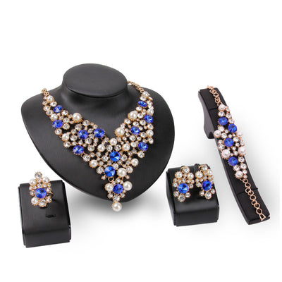 Conjunto Nupcial de Cuatro Piezas con Joyería Exagerada - Image 6
