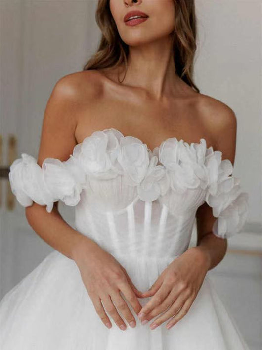 Vestido de Novia Mini con Encaje y Hombros Descubiertos - Image 10