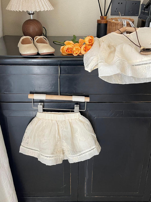 Conjunto de Dos Piezas Infantil: Blusa y Culotte en Tono Damasco Premium - Image 12