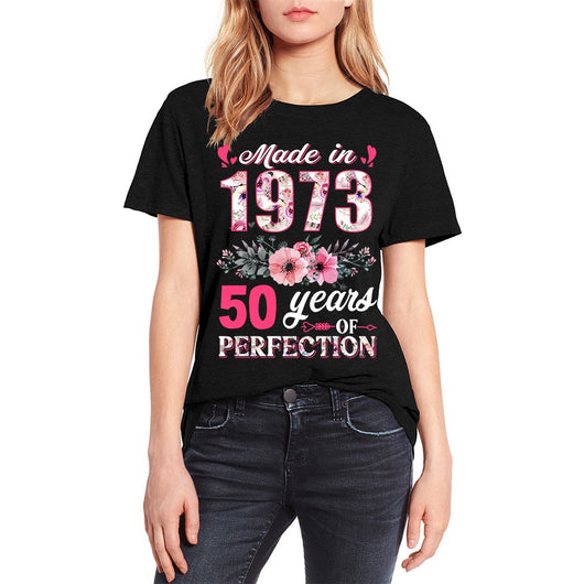 Camiseta Retro Estampado Floral 1973 para Mujer - Image 3