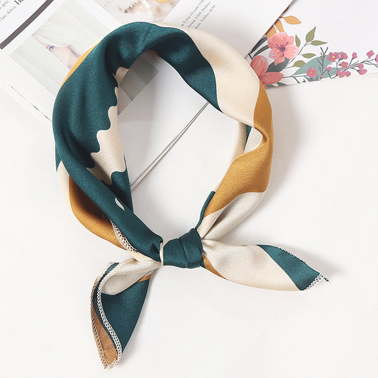 Pañuelo de Seda Coreano con Estampado Decorativo - Image 9