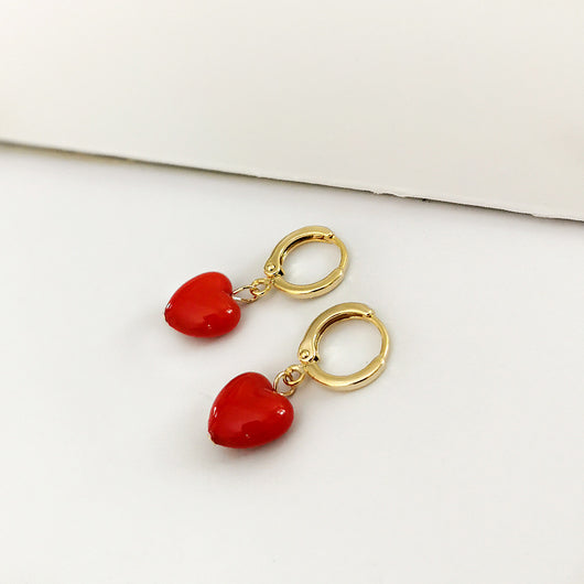 Aretes personalizados en forma de C con esmalte Love - Image 5