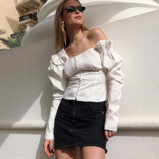 Blusa Blanca Retro de Manga Larga con Volantes y Escote Strapless - Image 3
