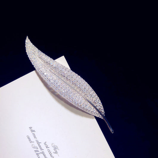 Broche de Cristal Zircón con Diseño de Hoja - Image 3