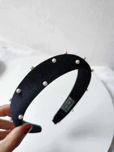 Diadema Acolchada de Terciopelo Negro con Perlas - Image 8