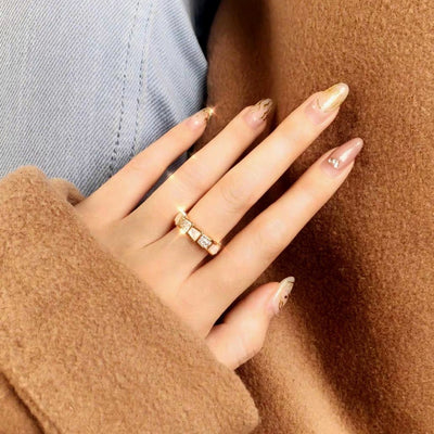 Anillo de Serpiente con Diamantes - Diseño Moderno para Dedo Índice