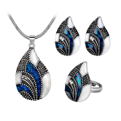 Conjunto de Collar, Aretes y Anillo Geométrico