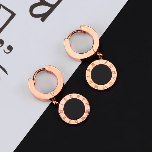 Aretes Minimalistas con Números Romanos en Círculo