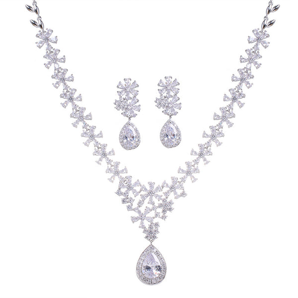 Conjunto de Dos Piezas: Collar y Aretes de Cristal - Image 6