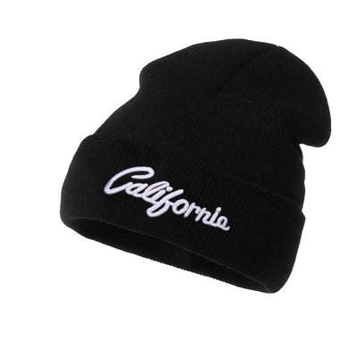 Gorro Tejido con Letras 3D Bordadas - Image 7