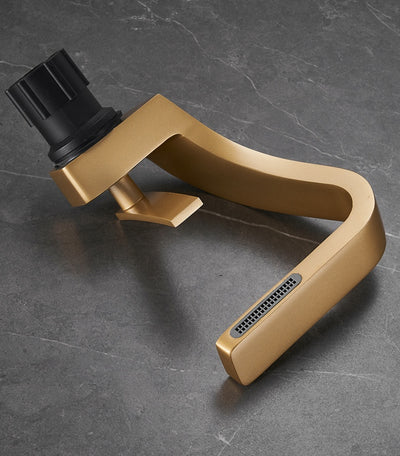 Grifo de Lujo Dorado con Cascada para Lavamanos - Agua Fría y Caliente - Image 33