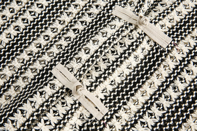 Camisa de Verano Beige y Negro con Cuello Vuelto y Manga Corta - Image 11