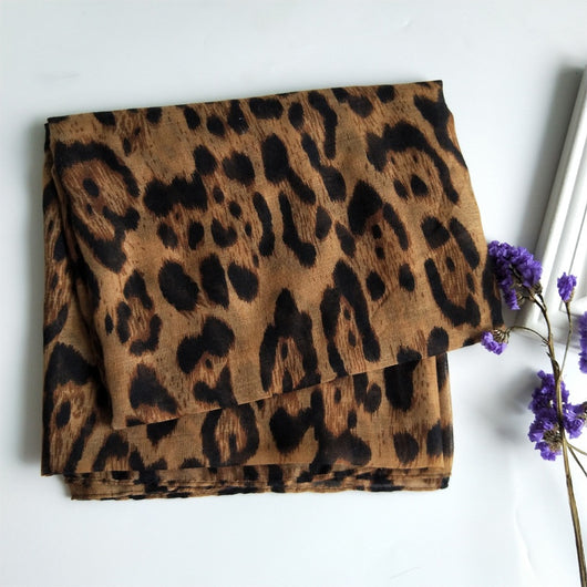 Pañuelo Estampado Leopardo Voile 90cm - Elegancia Versátil - Image 9