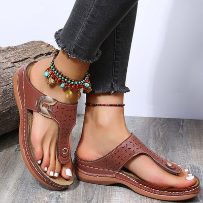 Sandalias Cómodas con Cuña y Hebilla Metálica Hueca para Mujer - Image 5