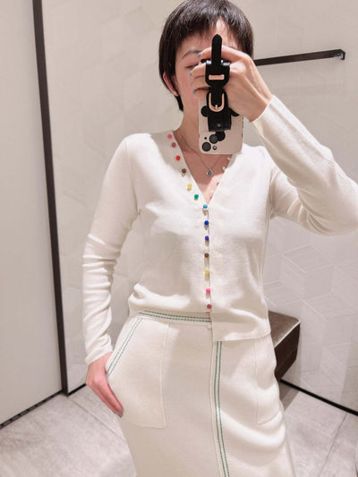Cardigan de Lana Blanco Cuello V con Hebilla Arcoíris - Suéter Elegante Primavera - Image 9