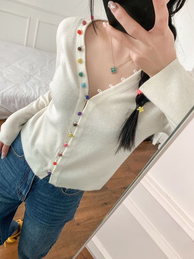 Cardigan de Lana Blanco Cuello V con Hebilla Arcoíris - Suéter Elegante Primavera - Image 10