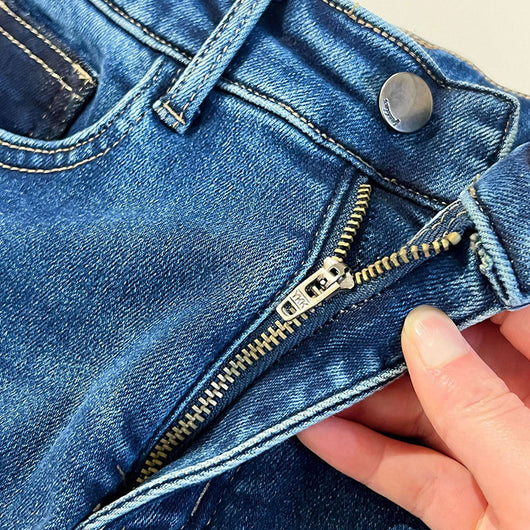 Jeans Vintage Artesanales con Bordado y Lavado Cálido - Image 15
