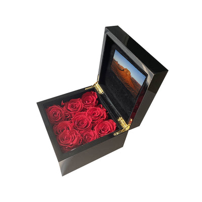 Caja de Flores Preservadas con Pantalla de Video 43" - Diseño Piano y Acabado Artesanal - Image 7